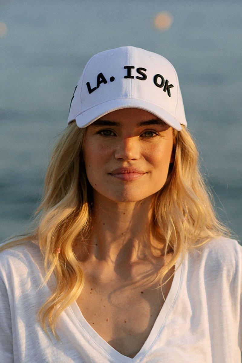 CAP LA IS OK BLANCO TU - UNA CAMISETA
