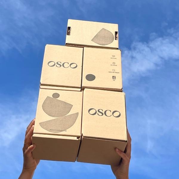 OSCO Le Rouge Ardent, un apéritif sans alcool aux saveurs uniques de fruits rouges et épices. Parfait pour des cocktails sans alcool réconfortant pour l'hiver. Revalorisant un savoir-faire viticole français ancestral, le verjus.