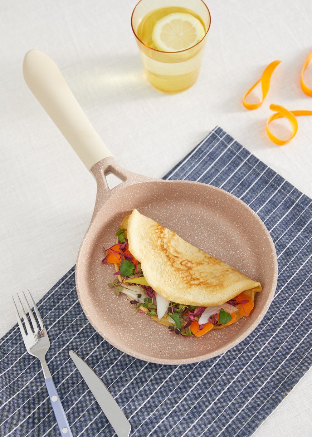 Pan Studio - Sartén de aluminio fundido y mango de baquelita - 20 cm - Arena y cobre
