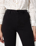Pantalón Chino Cropped de Tiro Alto Sandy Cropped de Tiro Alto - Negro - Mujer