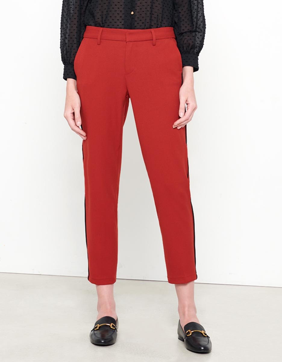 Pantalón color cigarrillo Lizzy - Ribetes rojo tierra - Mujer