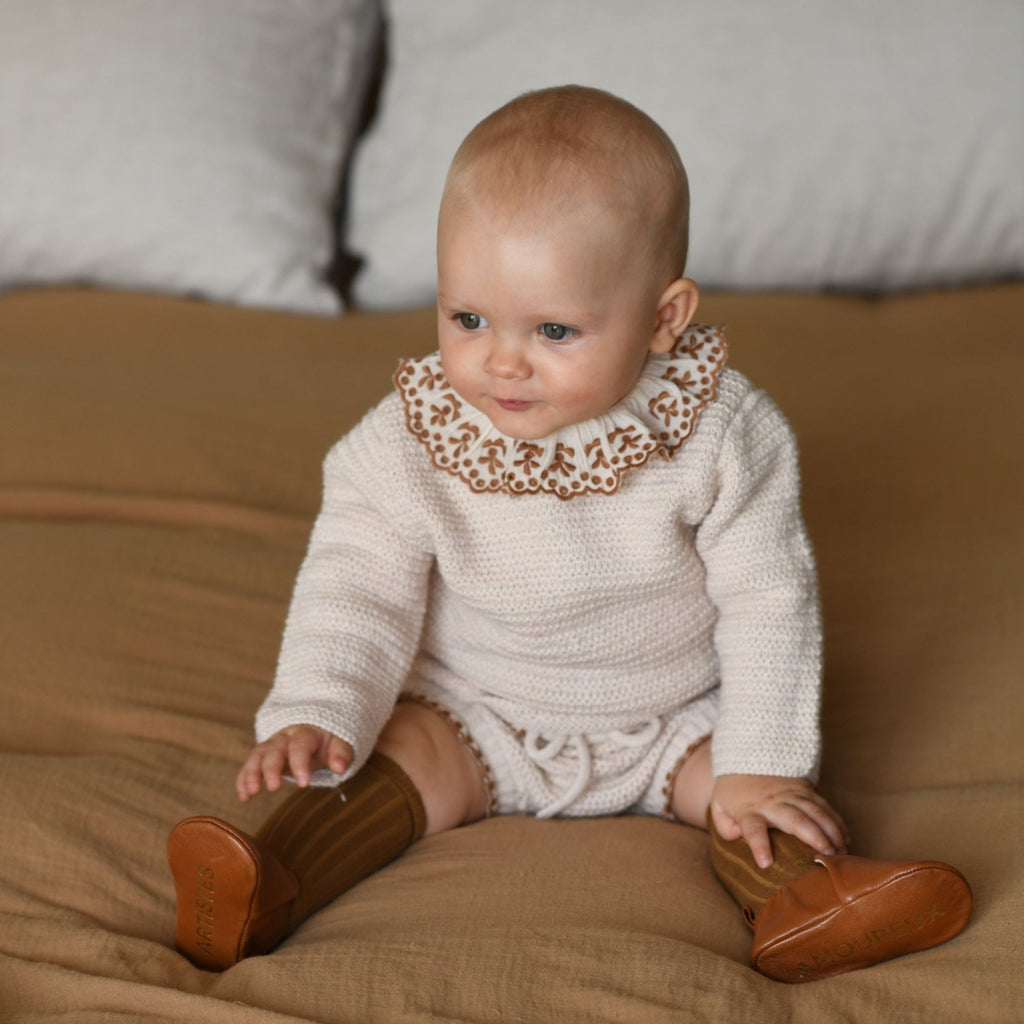 Babyshorts med broderet kant – Paradis