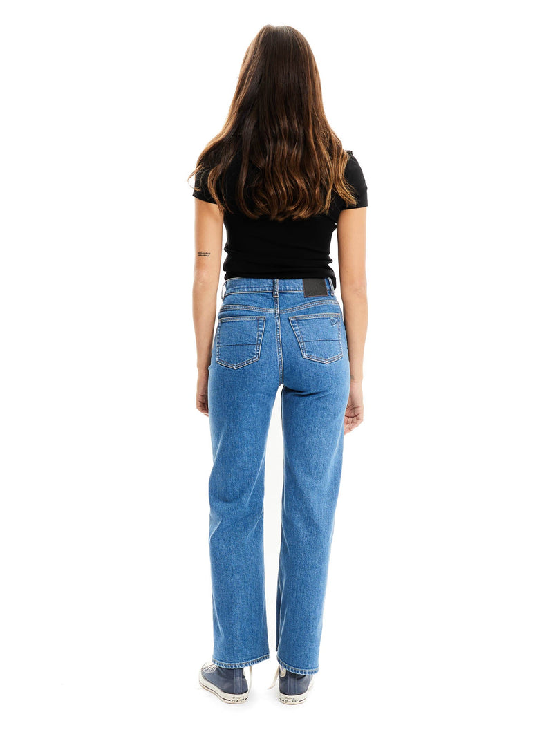 Rose is 1m73 tall and wears flare jeans in size 36