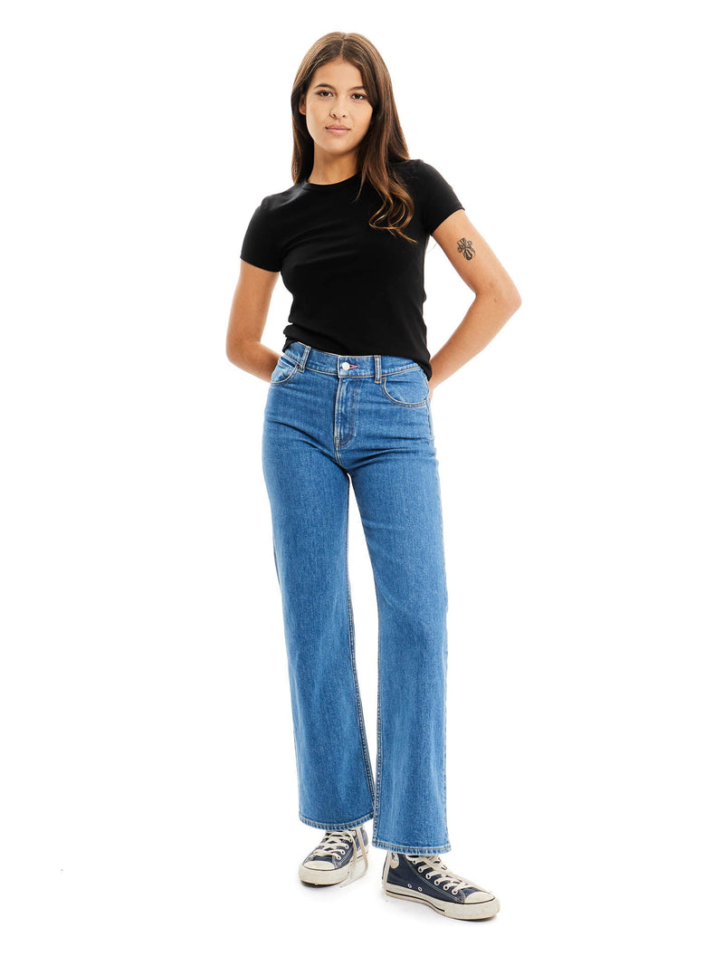 Rose is 1m73 tall and wears flare jeans in size 36