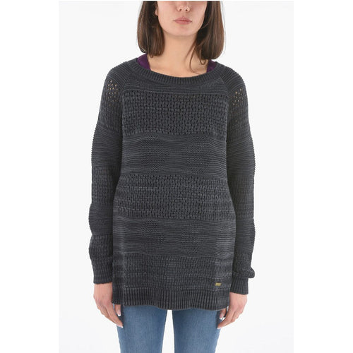 Pull Perforated Crew-Neck With Side Split-Hem