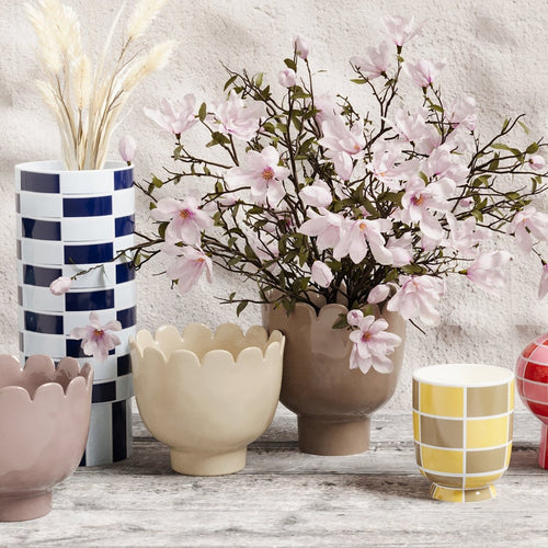 Potiron Paris, décoration et ameublement design pas cher - Small tulip-shaped flower pot in cream ceramic, tableware and decorative items collection