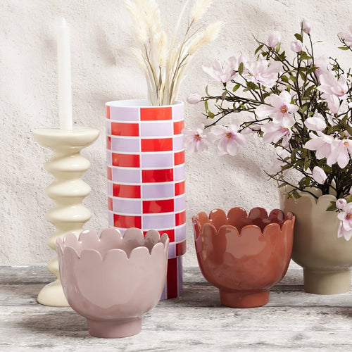 Potiron Paris, meuble deco design moderne : Small tulip-shaped flower pot in pink ceramic, tableware & decorative items collection