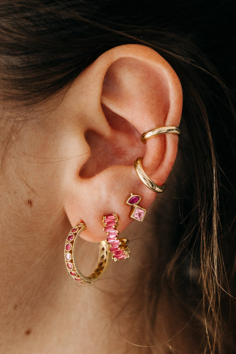 Composition de boucles d'oreilles plaqué or pierres roses