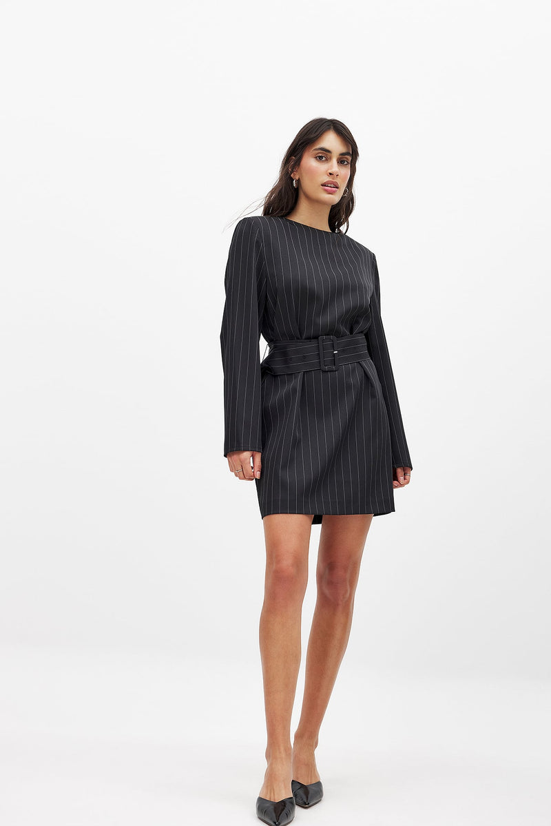 Robe À Fines Rayures Avec Ceinture Rayé