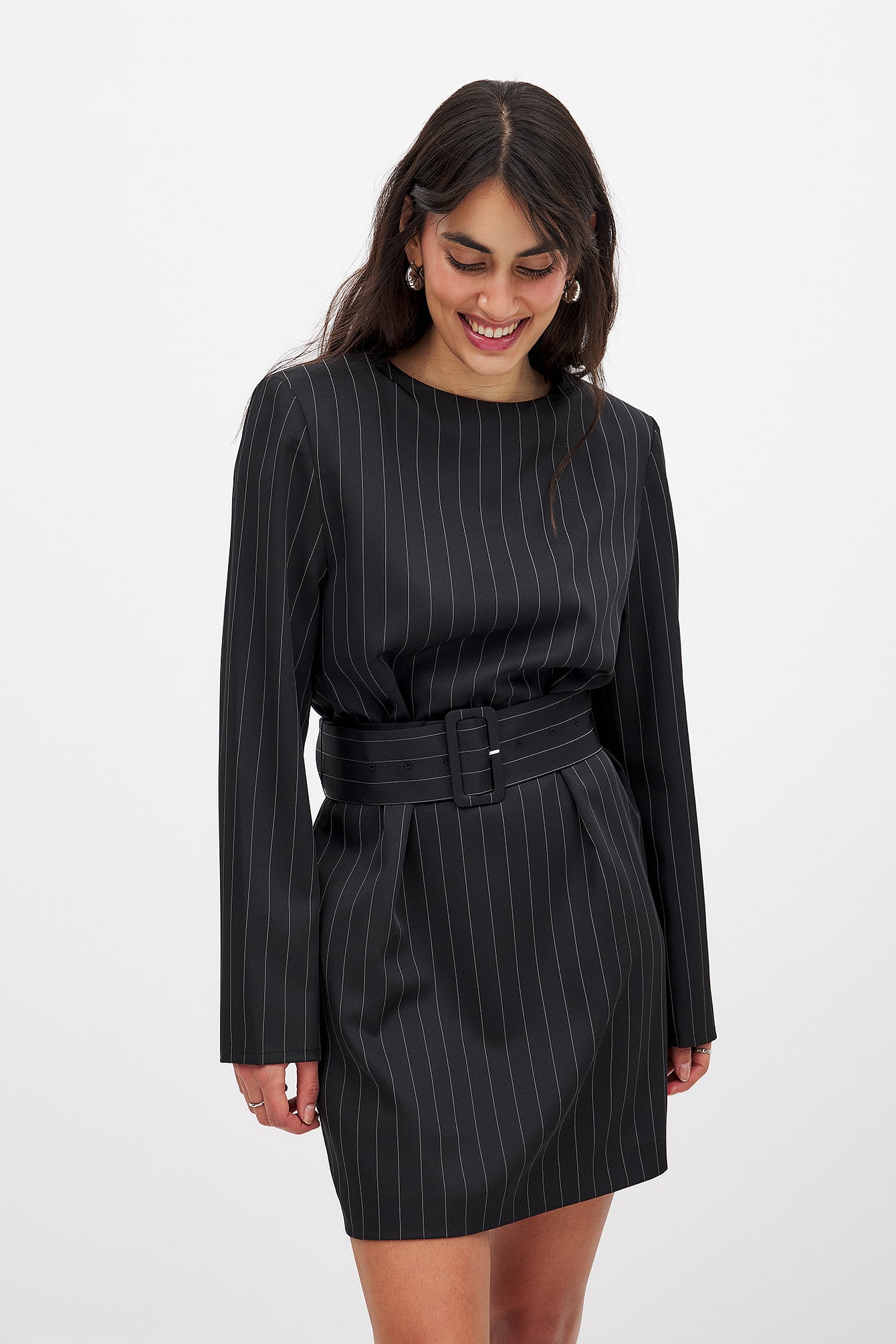 Vestido de Rayas Finas con Cinturón de Rayas