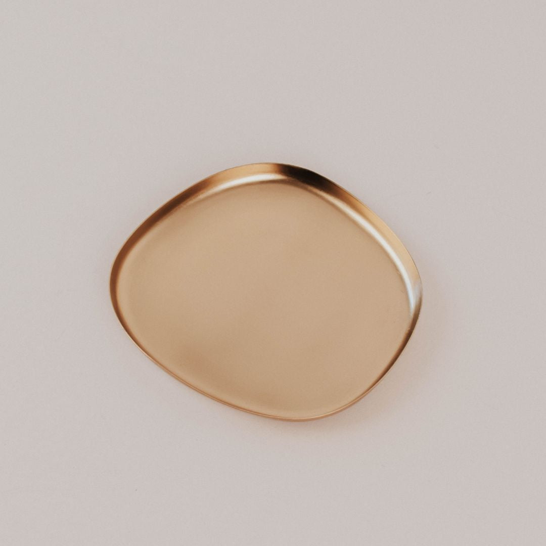 Bandeja decorativa de metal dorado - Organic Shape