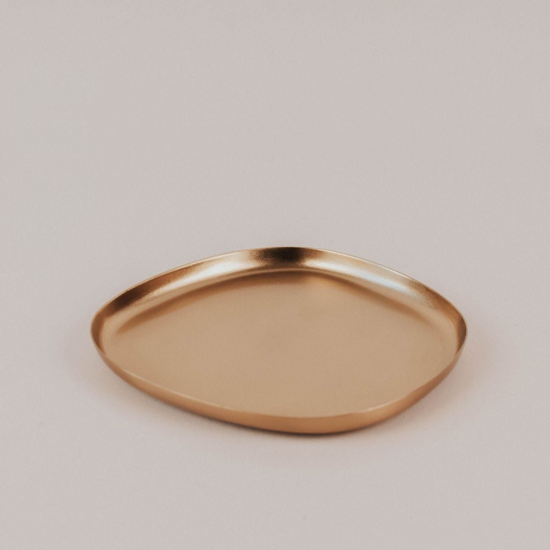 Bandeja decorativa de metal dorado - Organic Shape