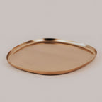 Bandeja decorativa de metal dorado - Organic Shape