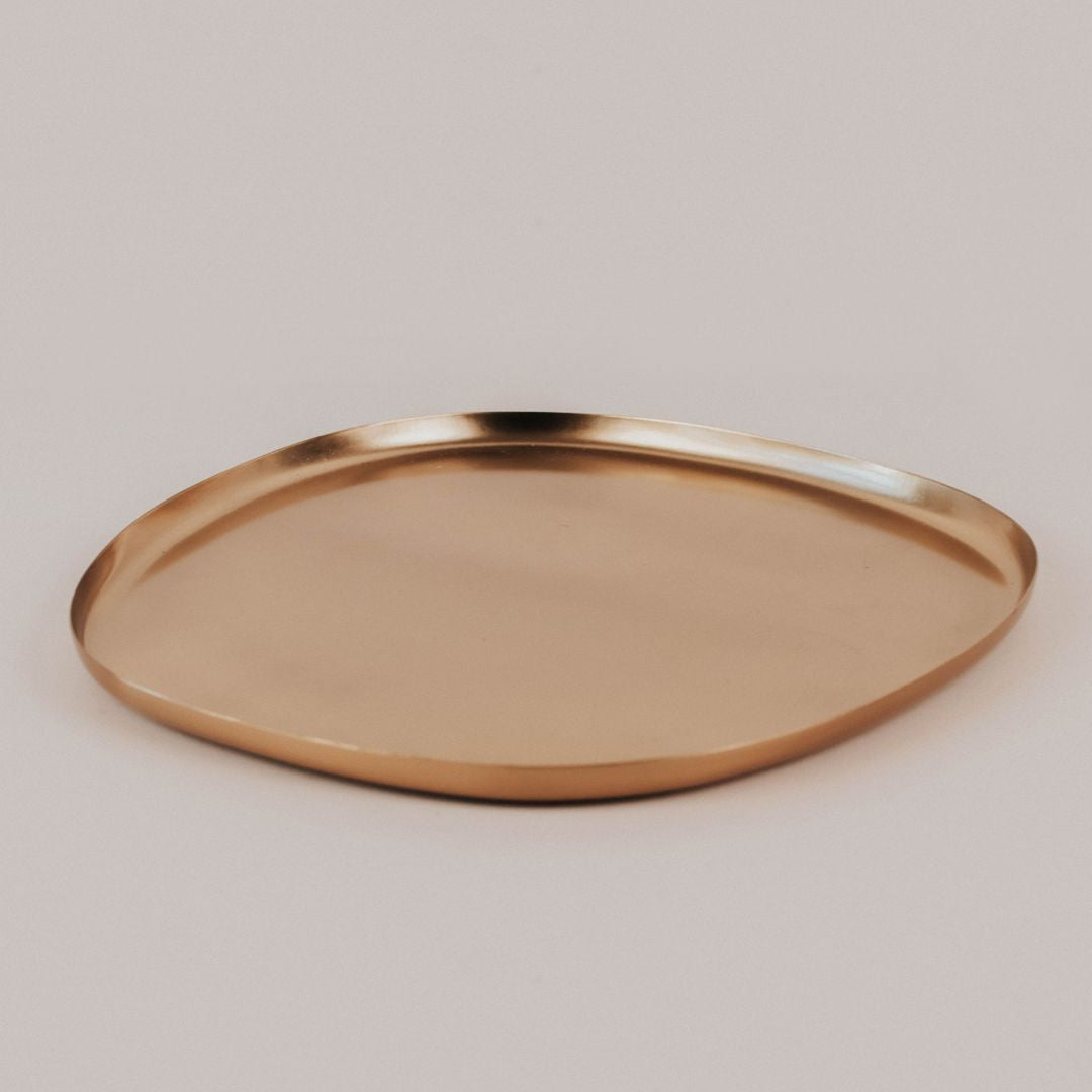 Bandeja decorativa de metal dorado - Organic Shape