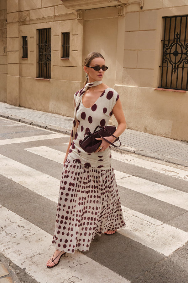 Vestido largo con falda plisada y estampado integral de bufanda