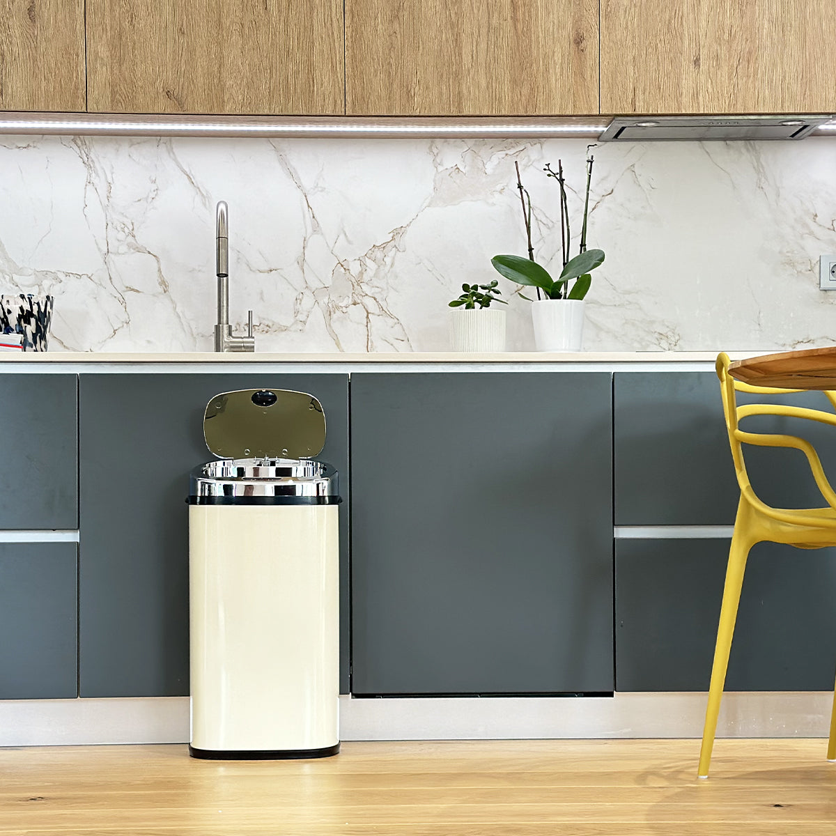Largo Automatic Stainless Steel Trash Can - 42L - Beige