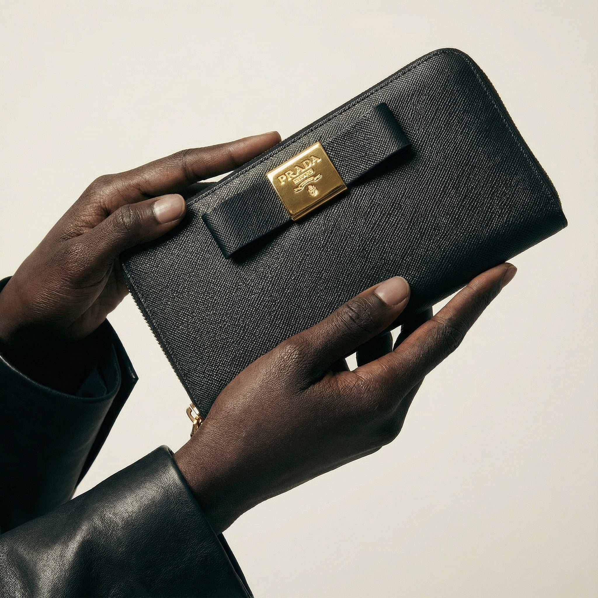 Cartera larga Prada de cuero Saffiano