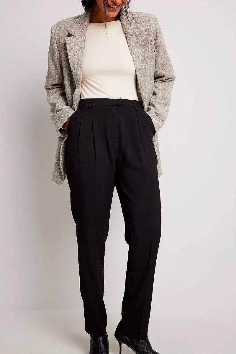 High-Waisted Carrot Trousers - Black