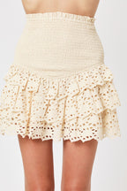 Berenice - Falda Corta Lisa Bordada Con Volante - Beige