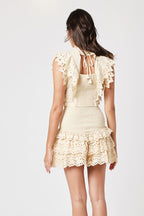 Berenice - Falda Corta Lisa Bordada Con Volante - Beige