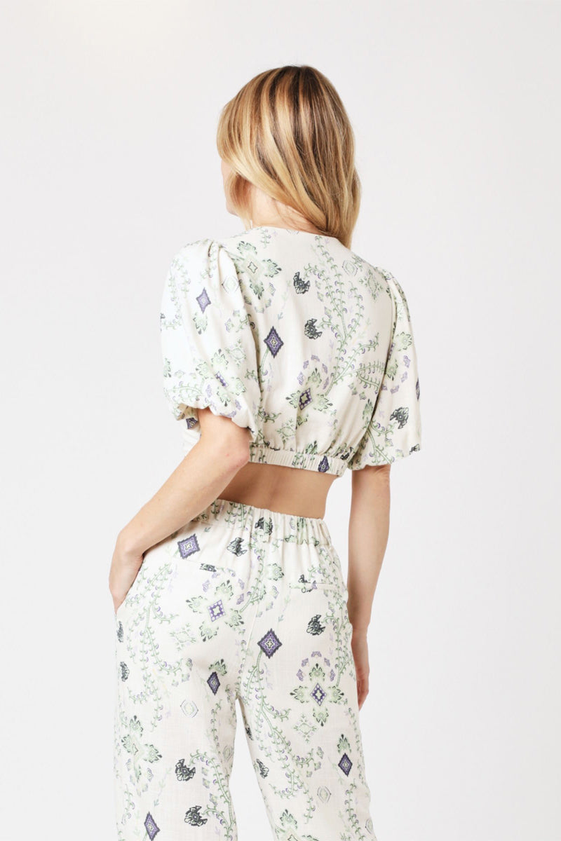 Top Corto Estampado Con Lazo Frontal - Hojas Verdes