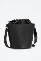 Le Tanneur - Pequeño Bolso Cubo de Cuero Gisèle - Negro