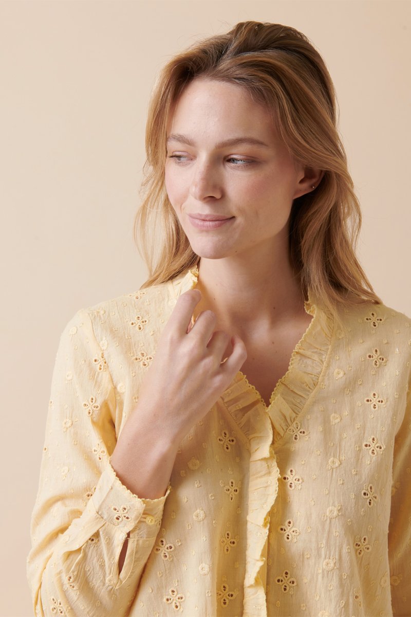 Blusa con bordado inglés cardamomo - Amarillo