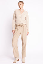 Pantalón Con Pliegues Y Cinturón - Beige