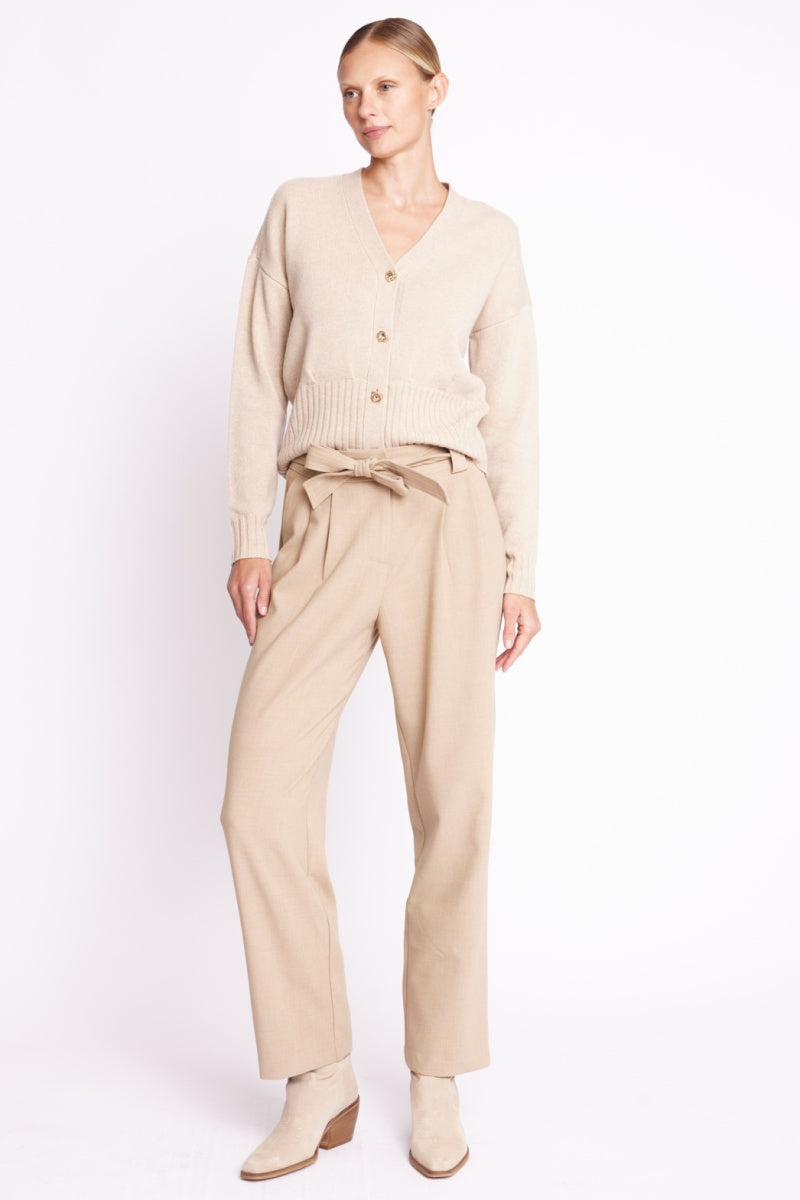 Pantalón Con Pliegues Y Cinturón - Beige