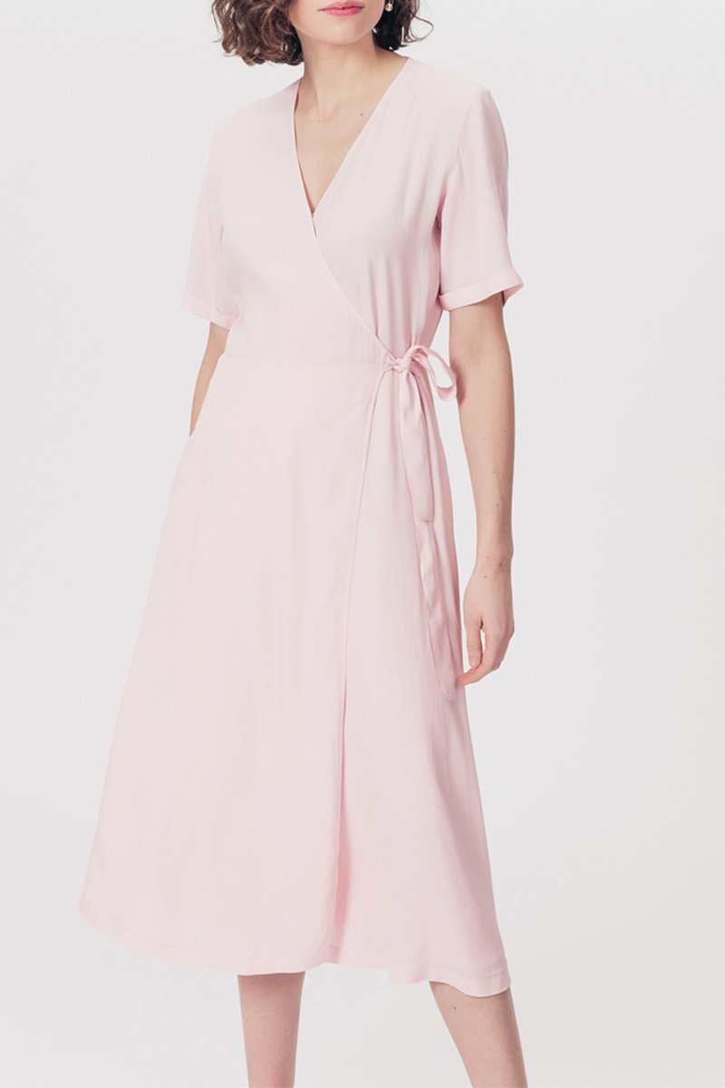 Vestido cruzado en polvo Rozanarose