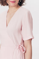 Vestido cruzado en polvo Rozanarose