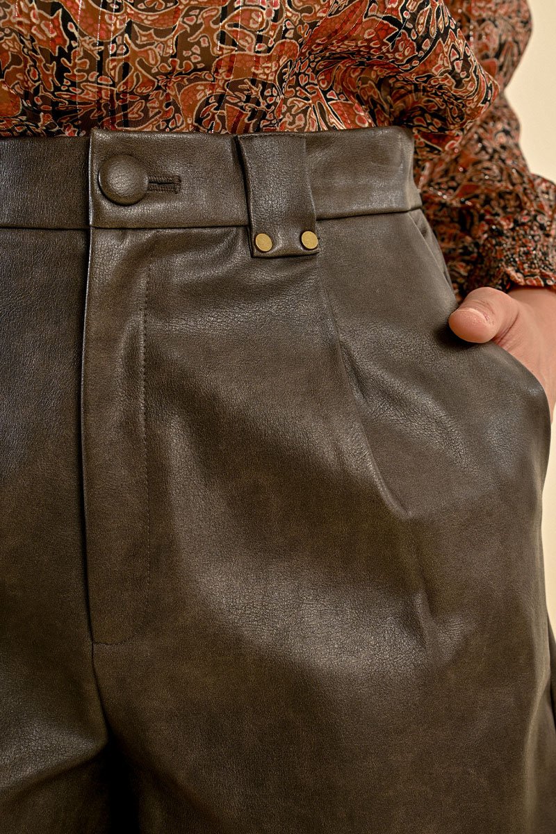 Shorts - Dark Brown - Molly Bracken - Women's