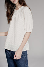 Blusa Trada Con Bordado Inglés - Beige