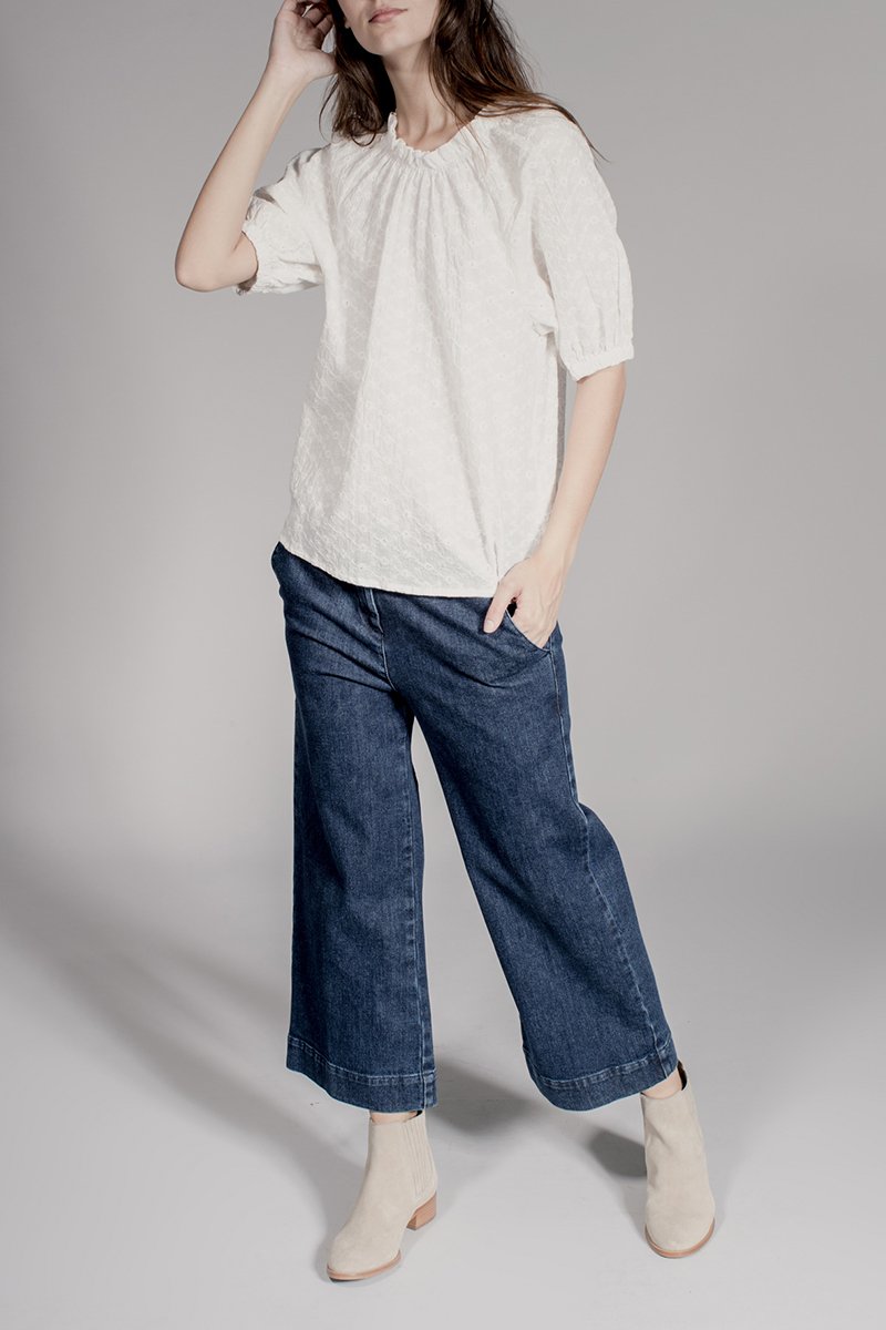 Blusa Trada Con Bordado Inglés - Beige