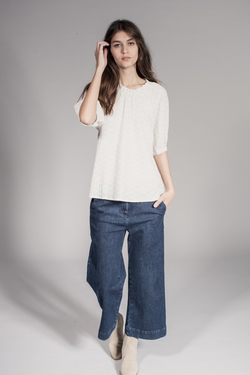 Blusa Trada Con Bordado Inglés - Beige