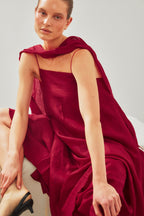 Robe Mi-Longue En Ramie Avec Écharpe Rouge