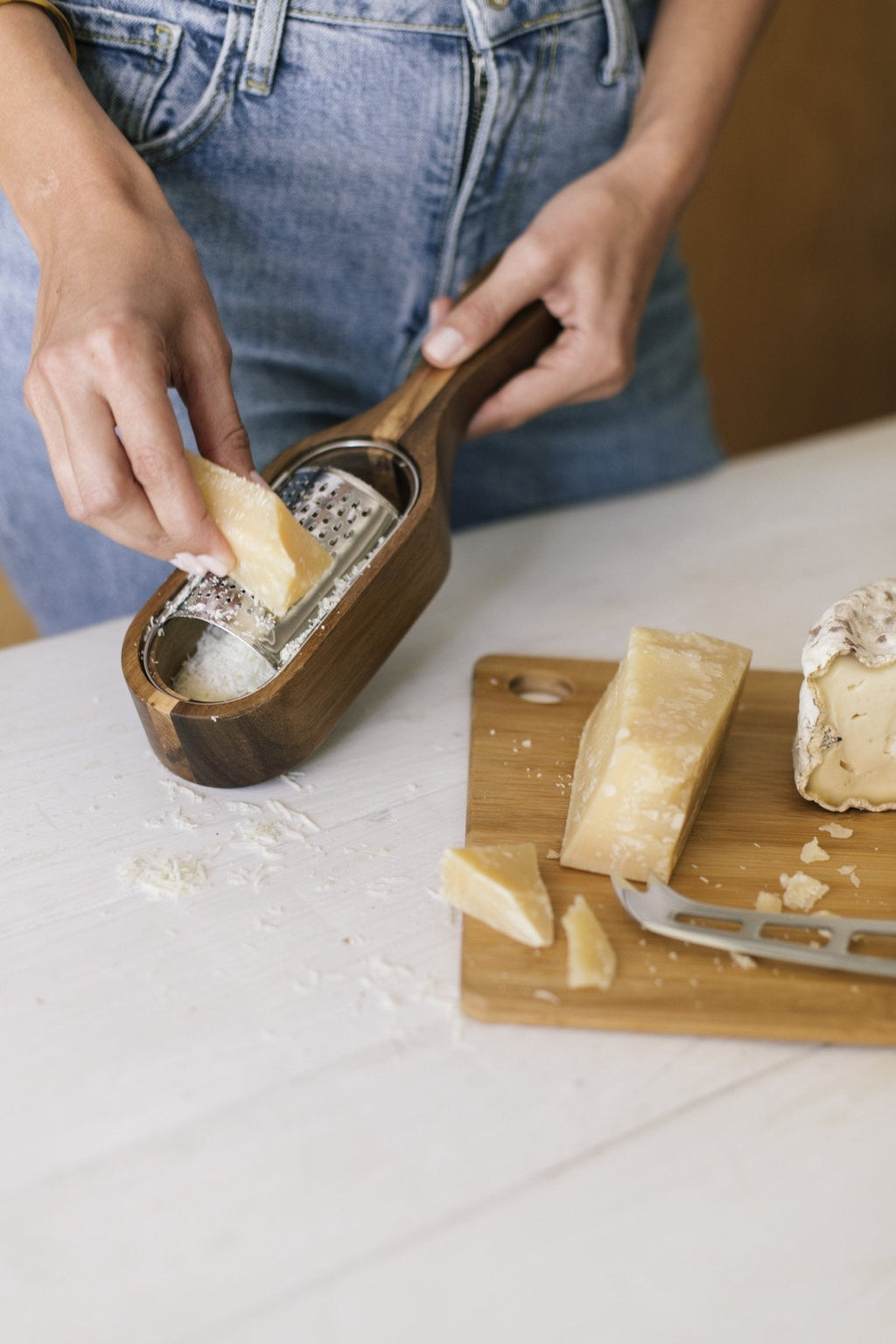 Acacia Cheese Grater - Brown