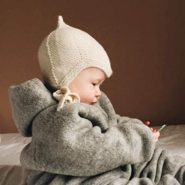 BONNET EN BABY ALPAGA GRIS CLAIR MY ALPACA - Sélection My Alpaca sur amaetc.com, concept store eco friendly pour enfants