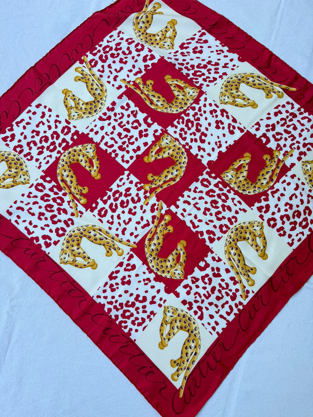 Foulard Cartier – Modèle Rouge Et Panthères