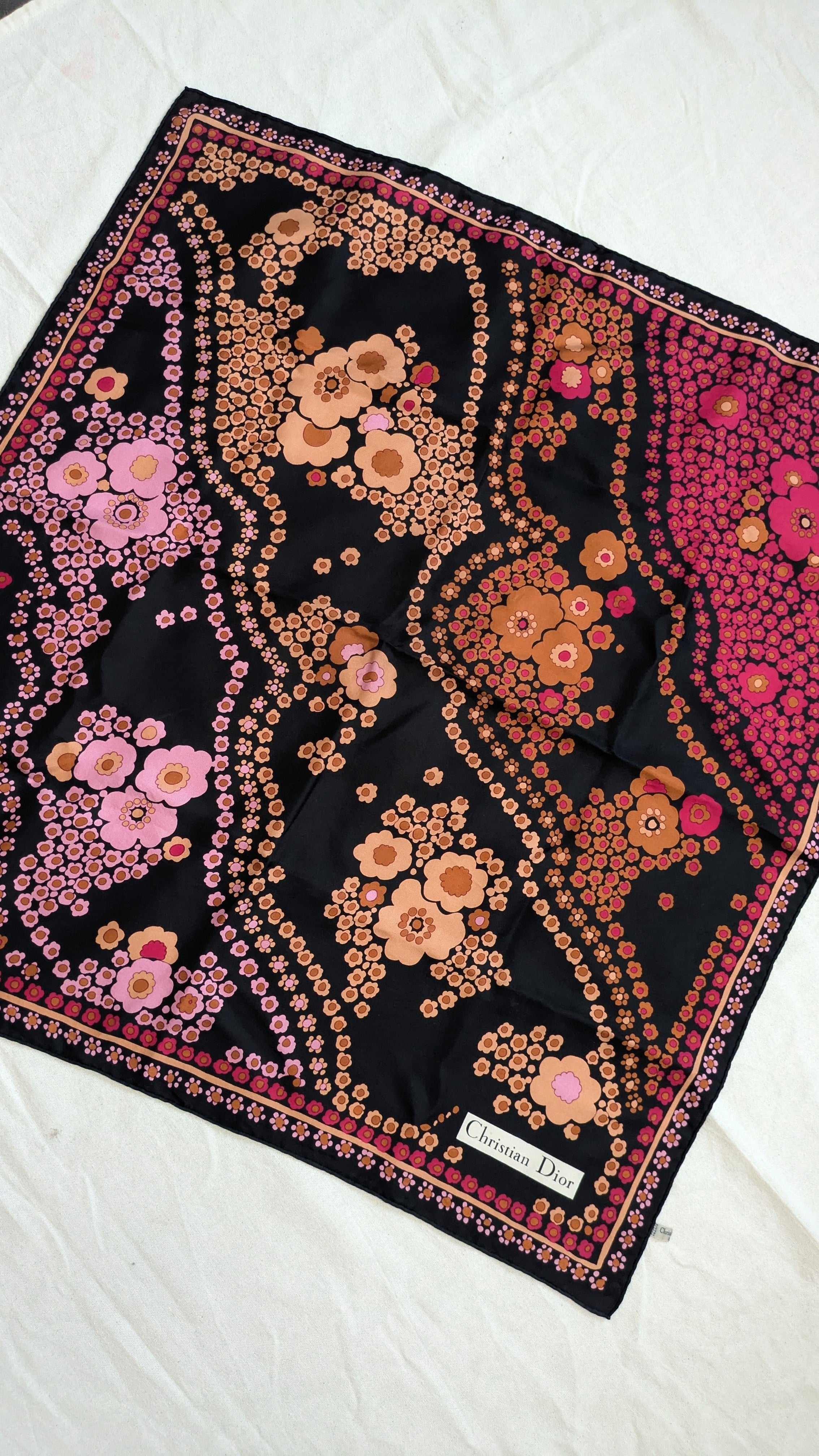 Bufanda Christian Dior – Modelo Floral Negro