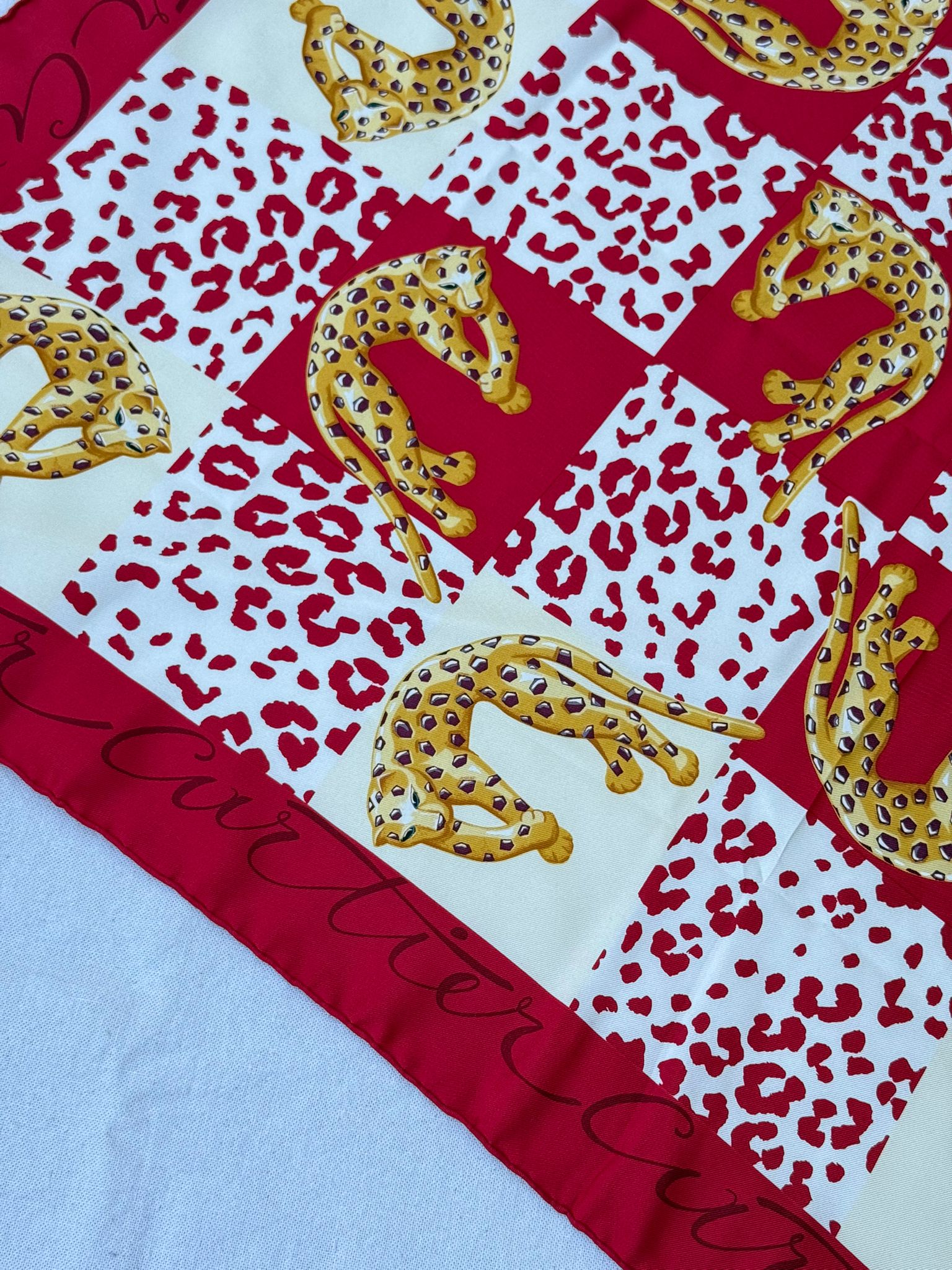 Foulard Cartier – Modèle Rouge Et Panthères