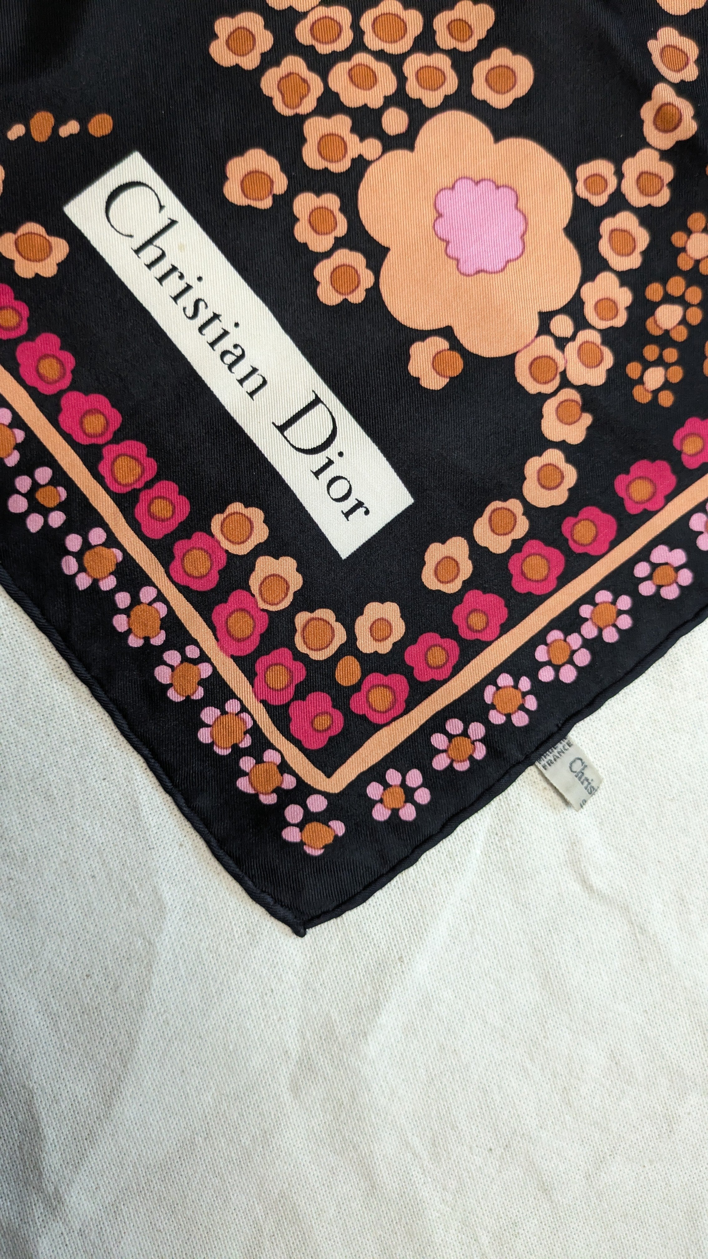 Bufanda Christian Dior – Modelo Floral Negro