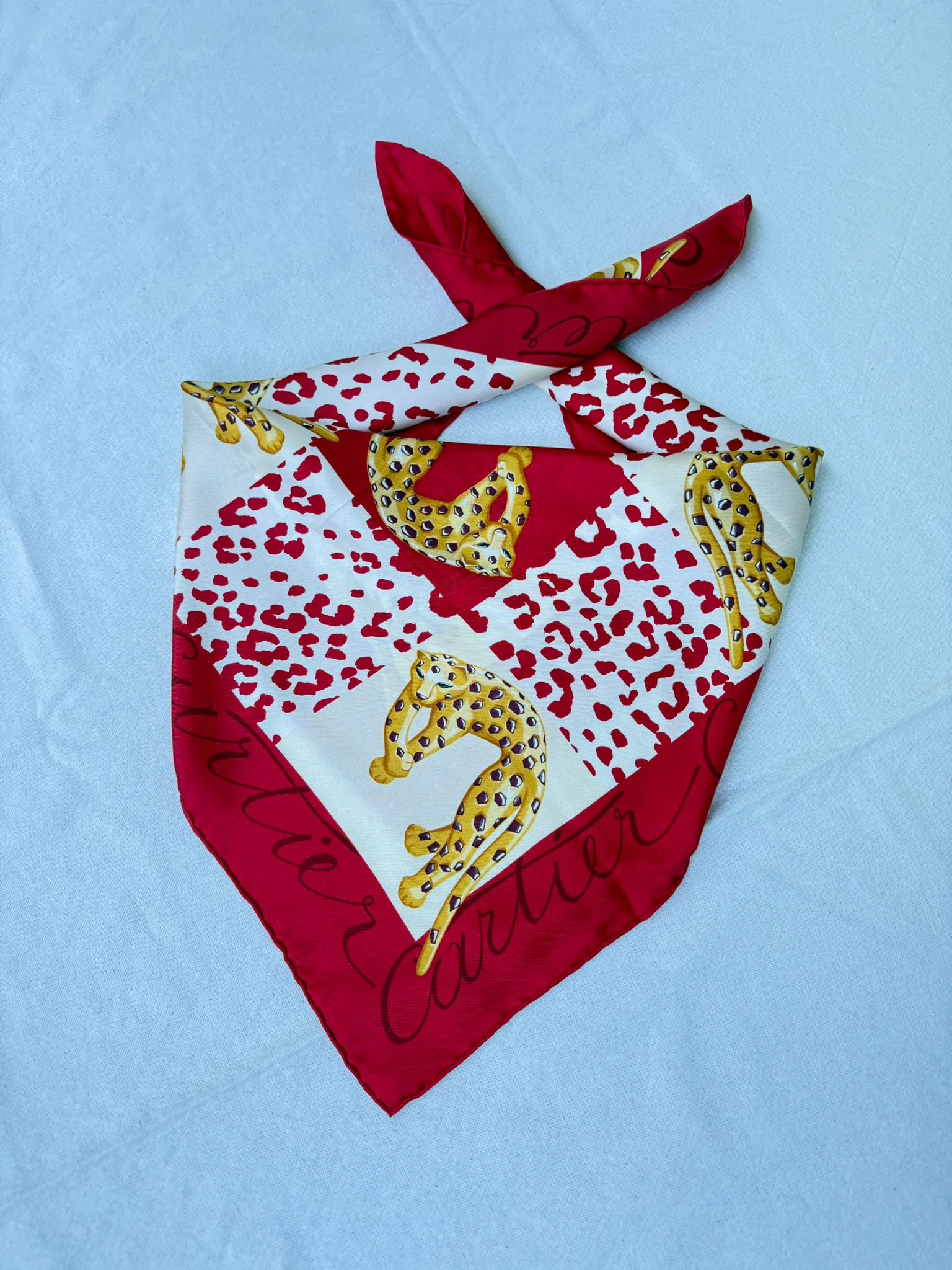 Foulard Cartier – Modèle Rouge Et Panthères