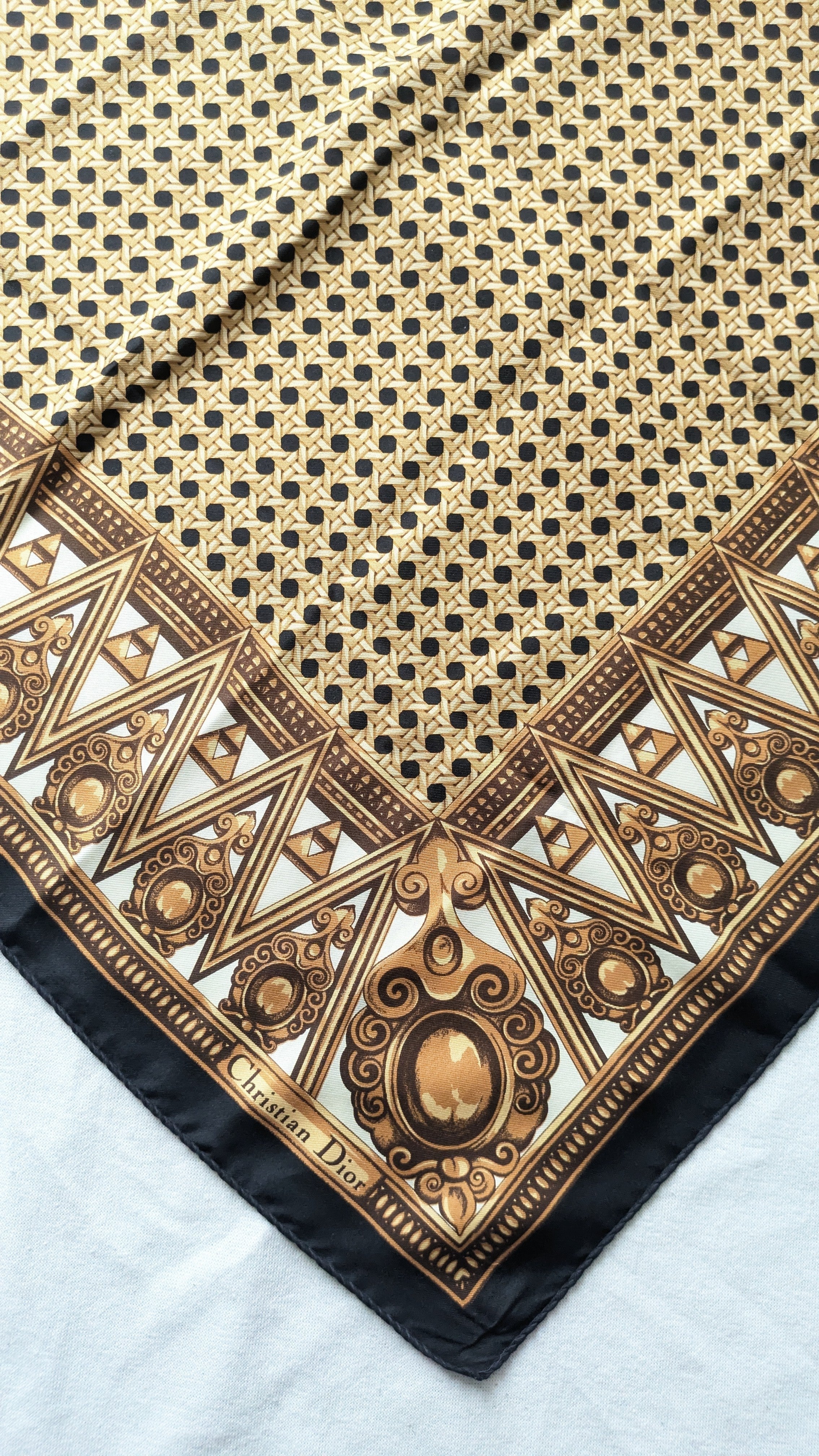 Bufanda Christian Dior – Modelo Cannage Oro Negro