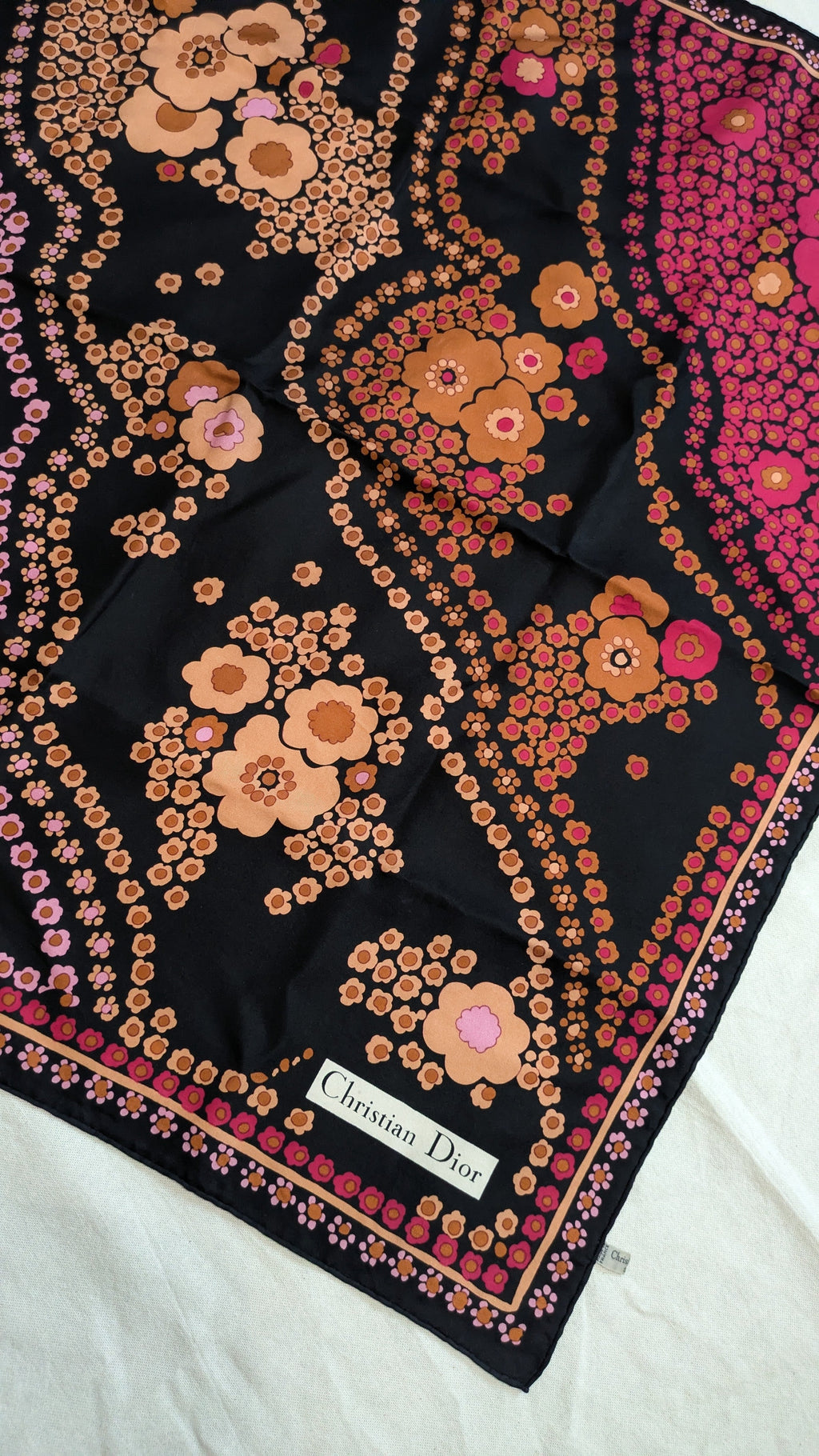 Bufanda Christian Dior – Modelo Floral Negro