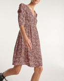 Vestido corto estampado con hombros fruncidos - Mujer