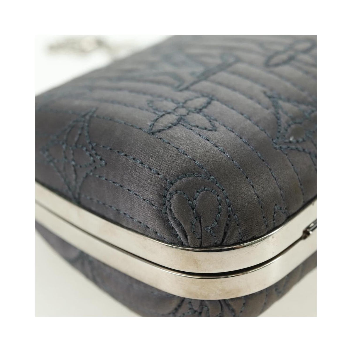Pochette Louis Vuitton Motard Minaudiere Satin - Gris