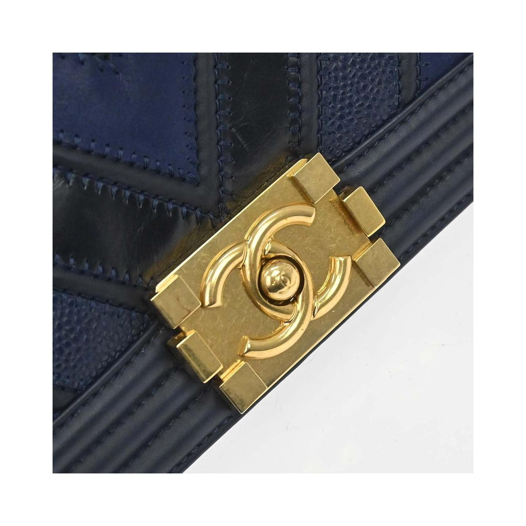 Bolso de hombro Chanel Boy Flap Old Medium de piel - azul marino