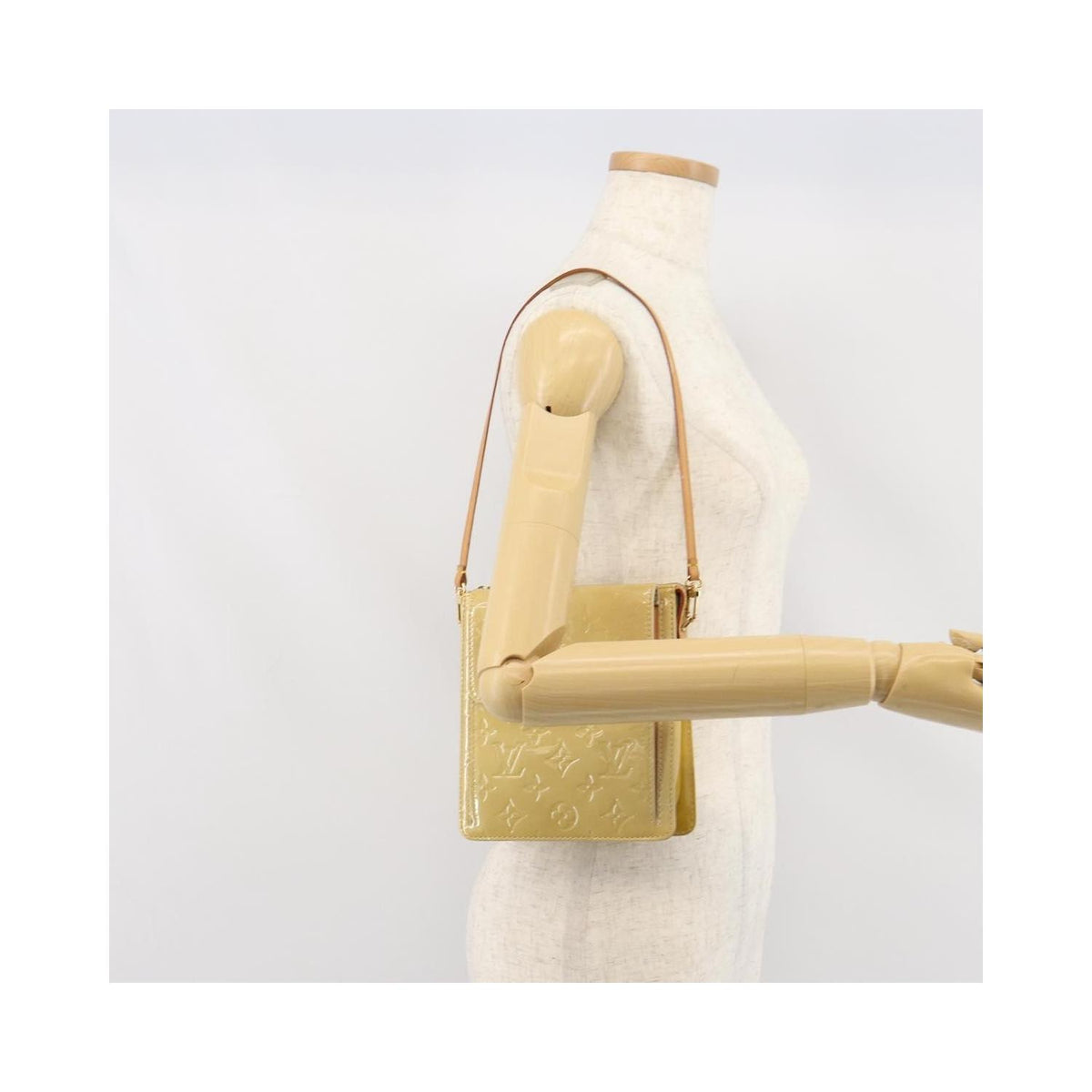 Pochette Louis Vuitton Mott Handbag Cuir Verni - Beige