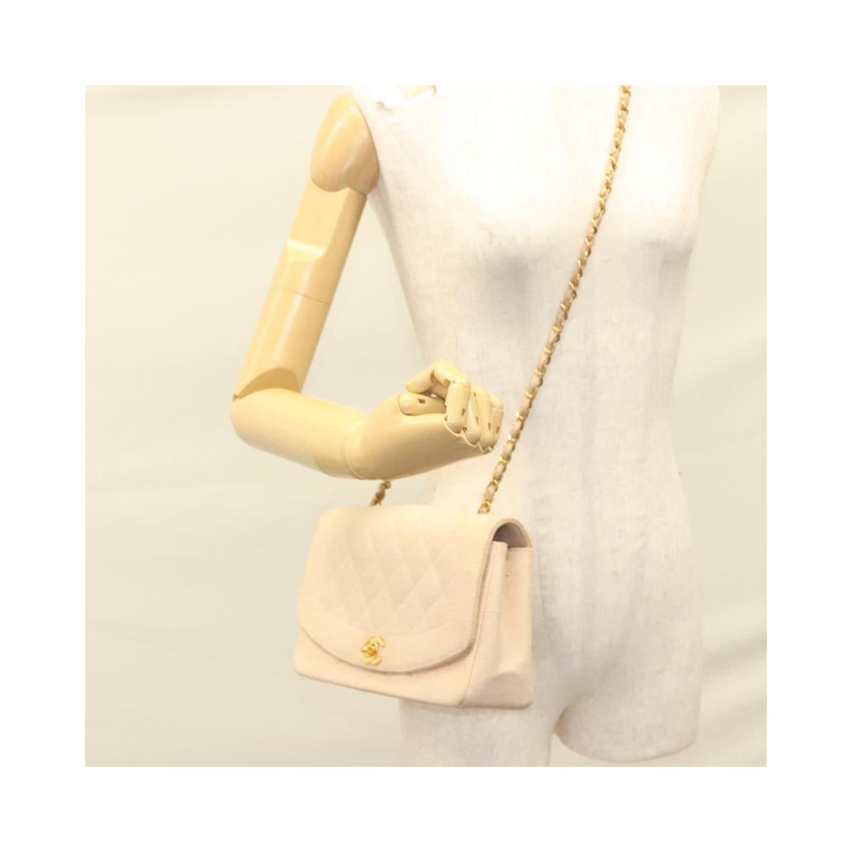 Sac Porté Épaule Chanel Vintage Diana Flap Small Toile - Rose